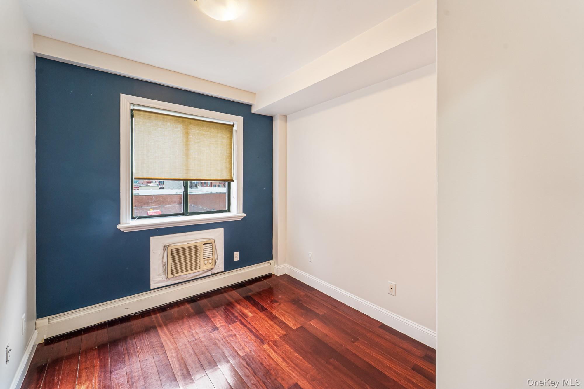 #19 photo, 4105 College Point Boulevard, 뉴욕퀸즈 Flushing , NY 11355