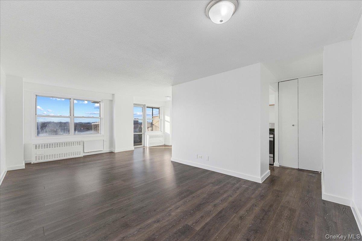 #9 photo, 2550 Olinville Avenue, ब्रोंक्स Bronx , NY 10467