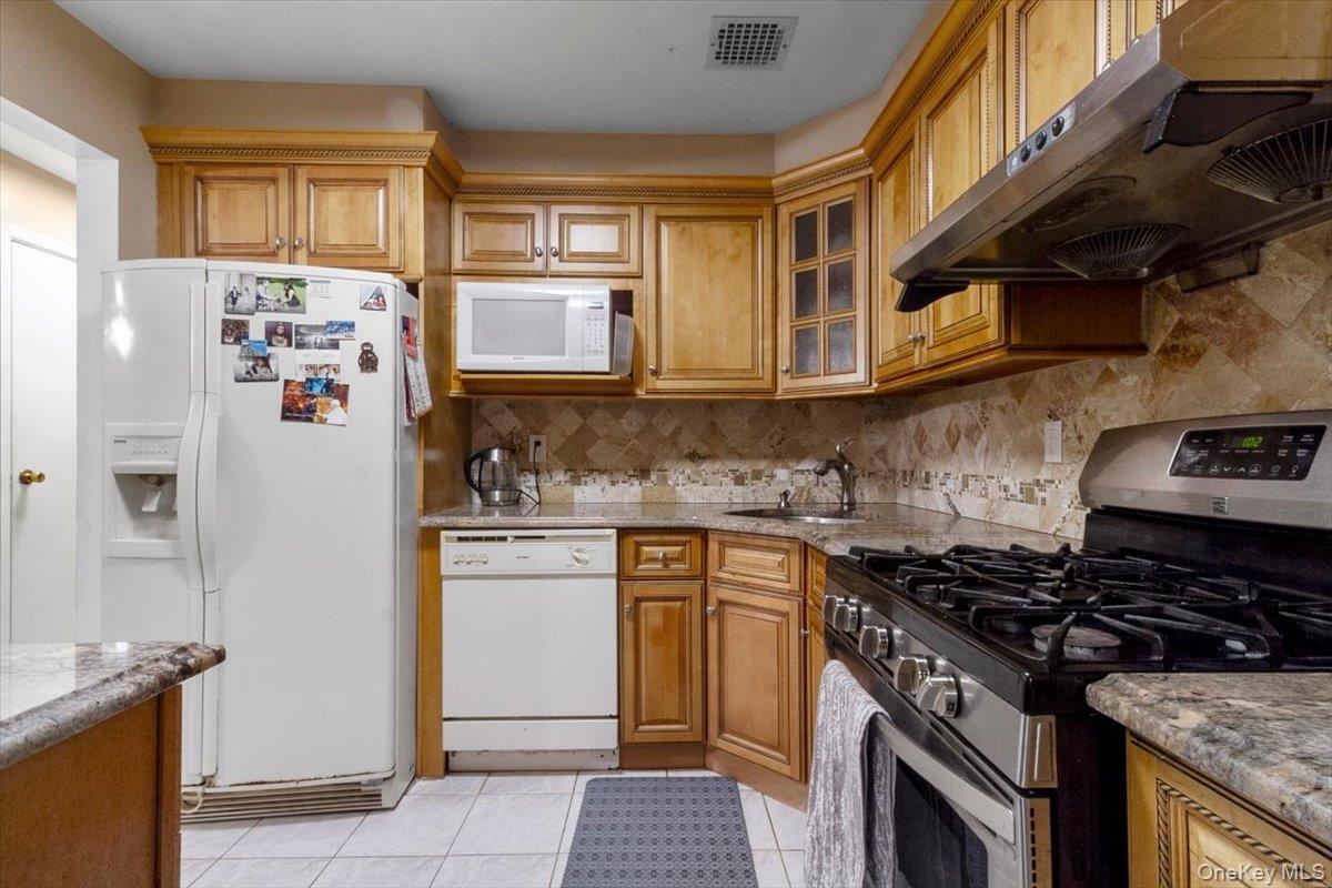 #6 photo, 3665 Boller Avenue, הברונקס Bronx , NY 10466