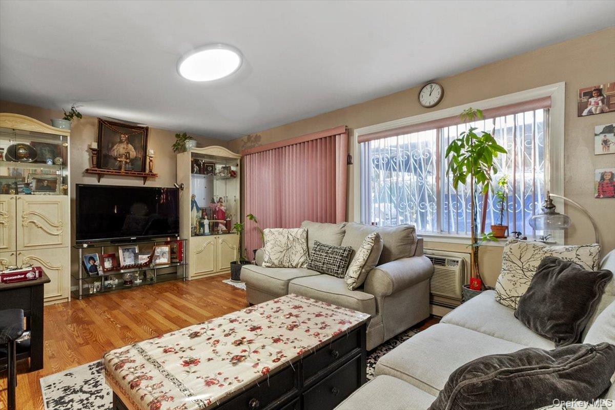 #7 photo, 3665 Boller Avenue, הברונקס Bronx , NY 10466