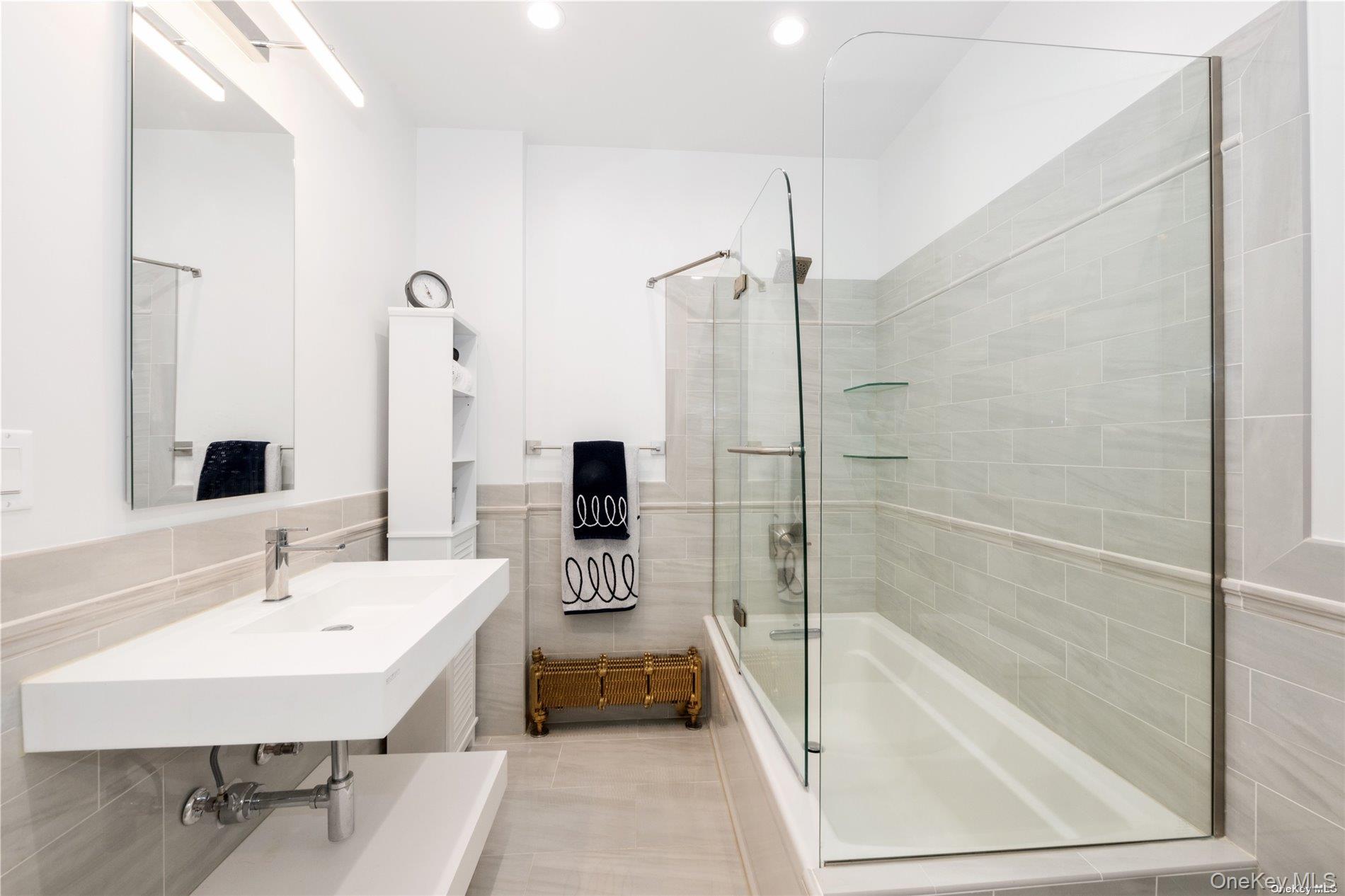 #10 photo, 29-33 212th St, Bayside , NY 11360