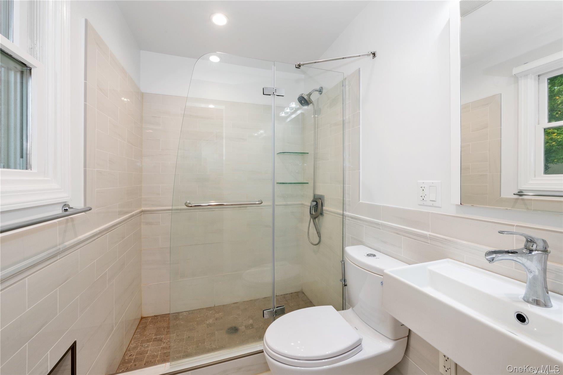 #7 photo, 29-33 212th St, Bayside , NY 11360