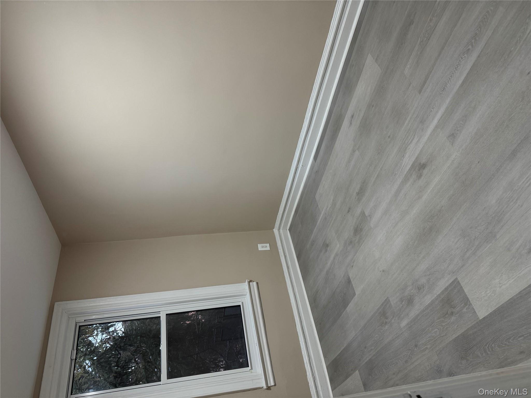 #1 photo, 10617 Metropolitan Avenue, קווינס Forest Hills , NY 11375