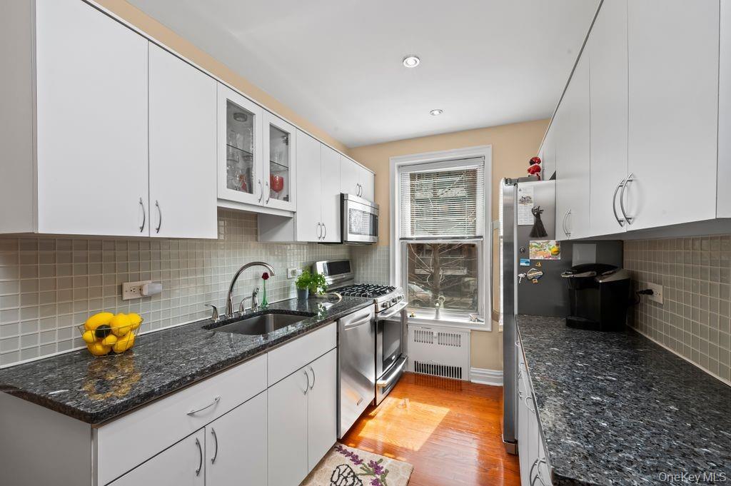 #6 photo, 9437 Shore Road, Brooklyn , NY 11209