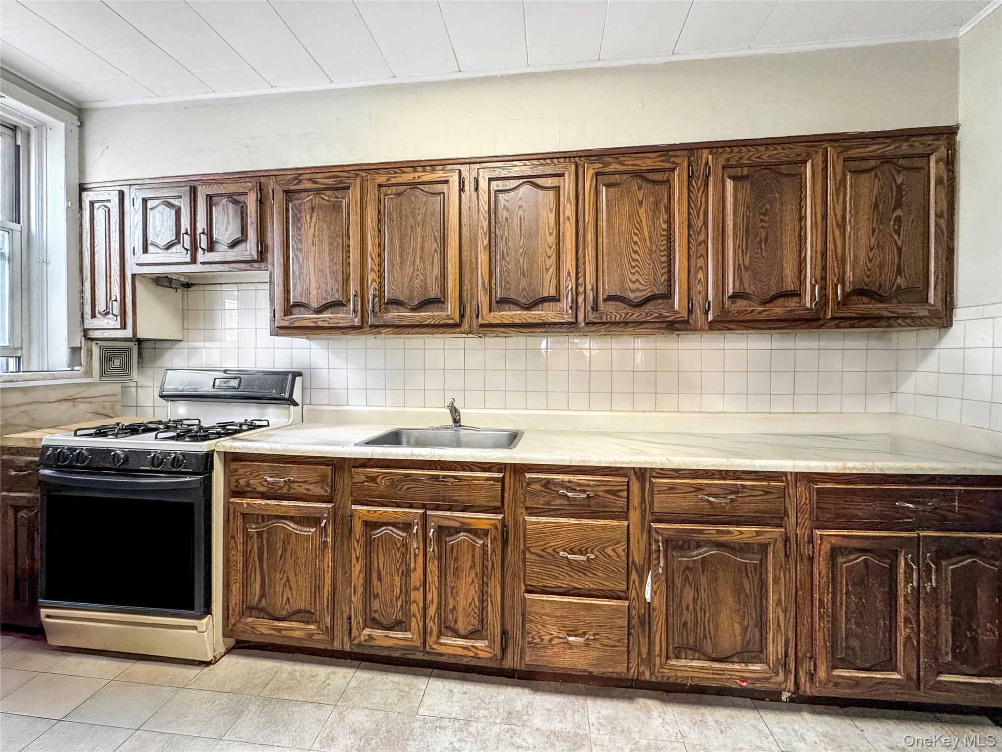 #11 photo, 19-13 21st Road, كوينز Astoria , NY 11105