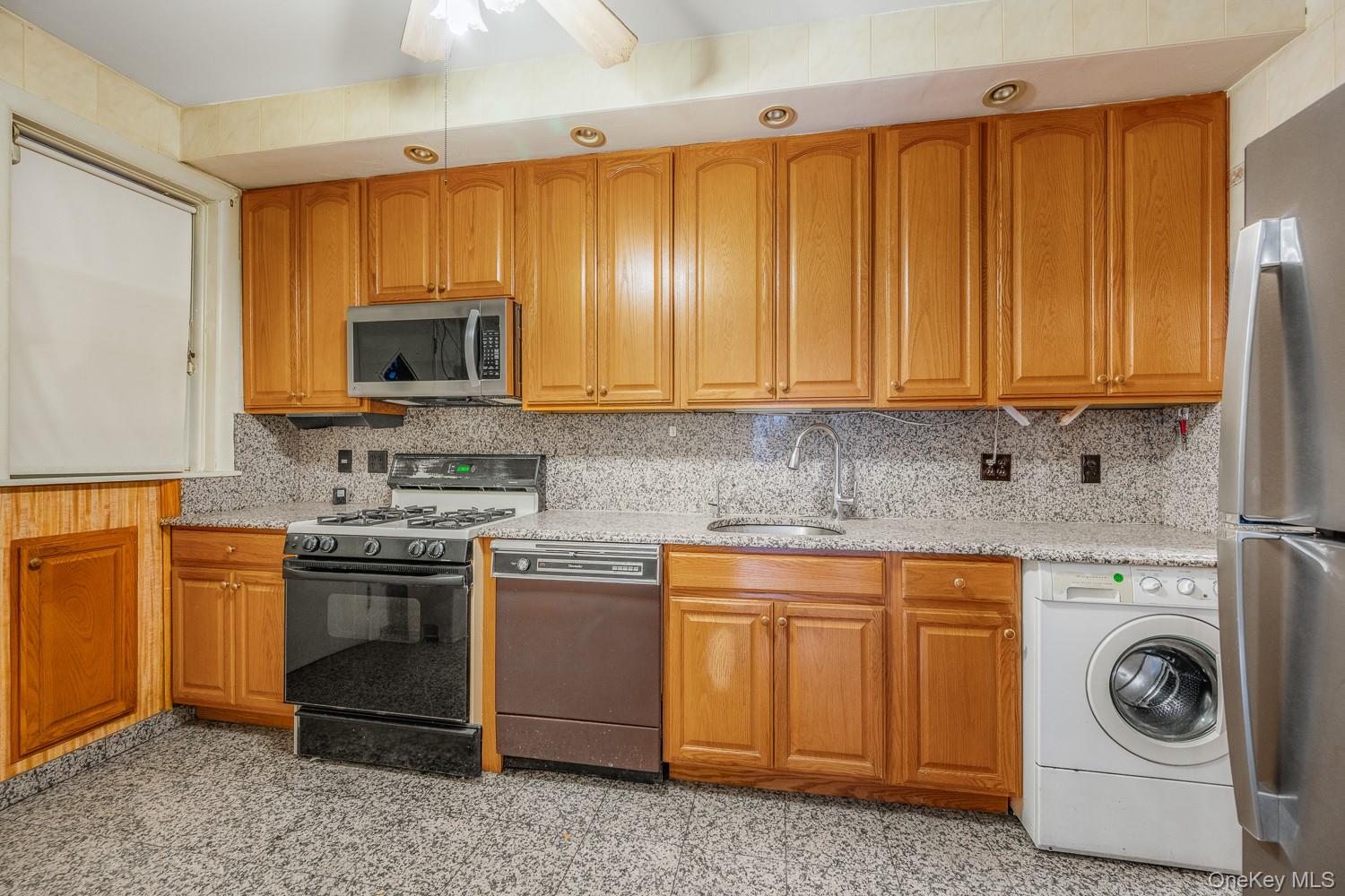 #5 photo, 19-13 21st Road, كوينز Astoria , NY 11105