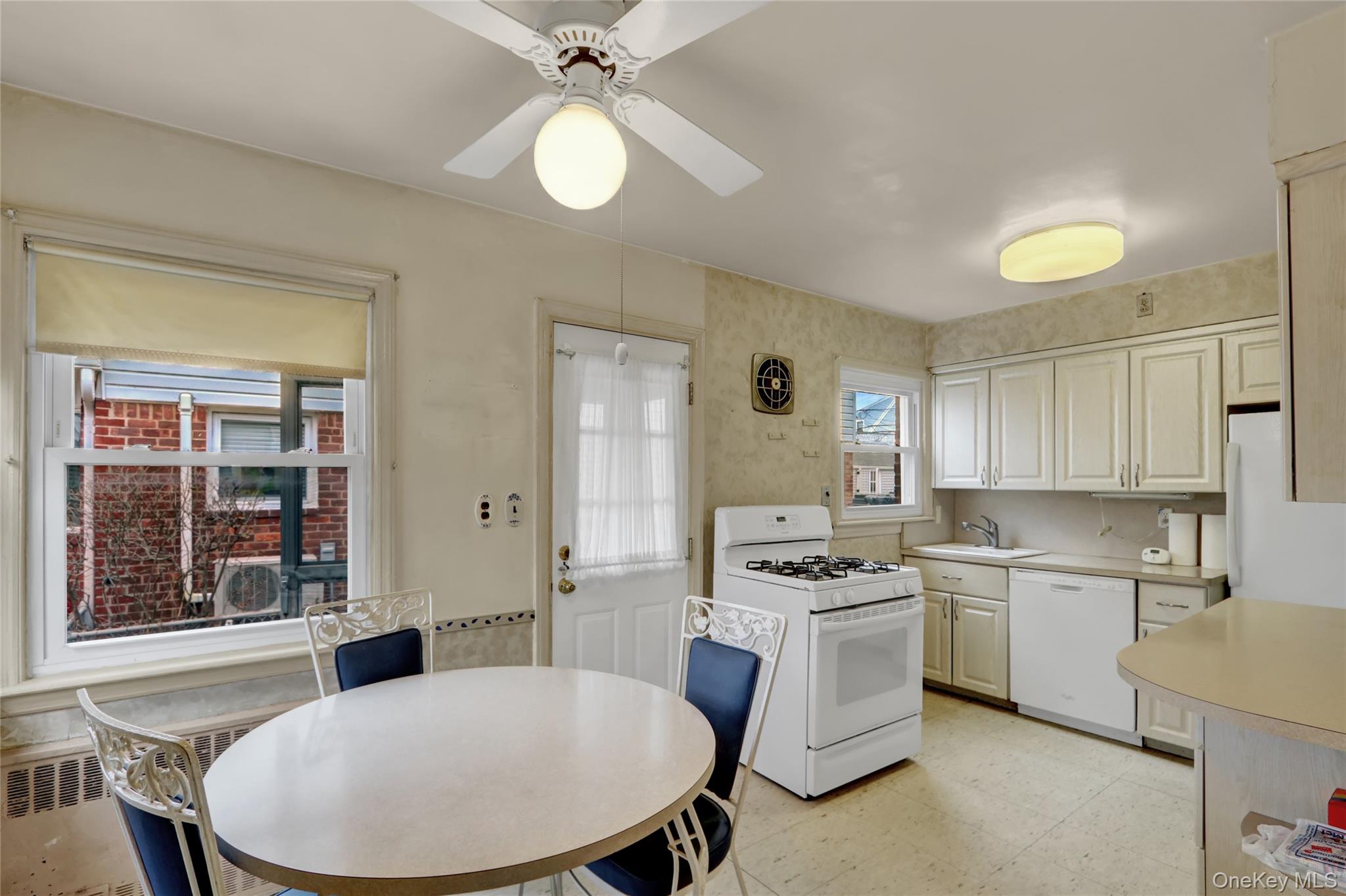 #14 photo, 81-25 258th Street, Floral Park , NY 11004