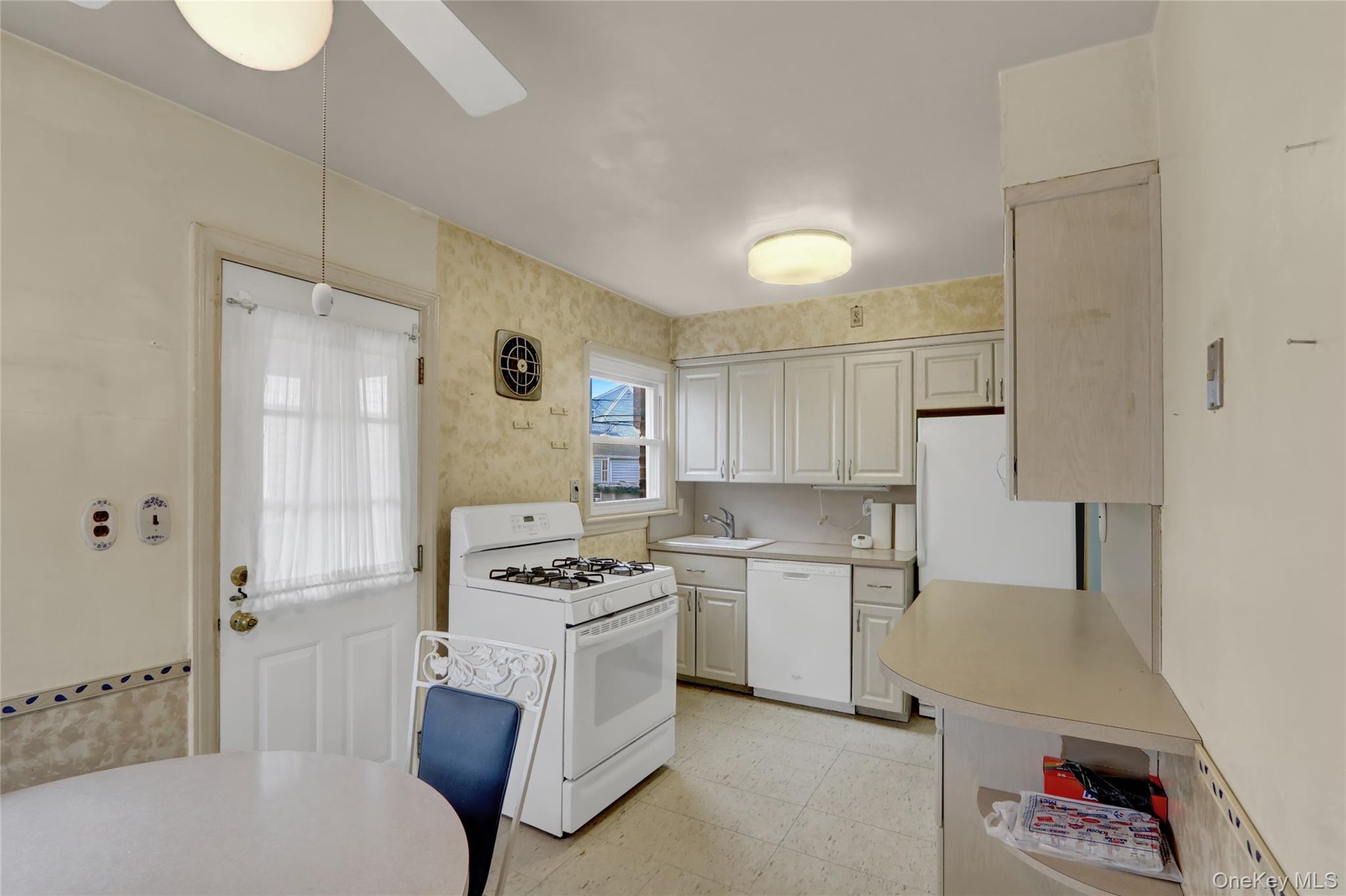 #15 photo, 81-25 258th Street, Floral Park , NY 11004