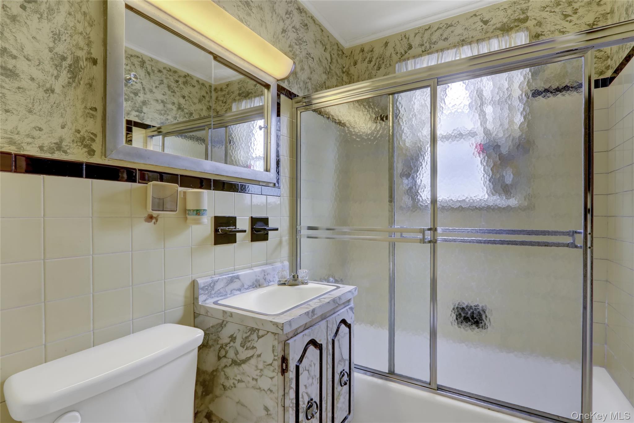 #18 photo, 81-25 258th Street, Floral Park , NY 11004