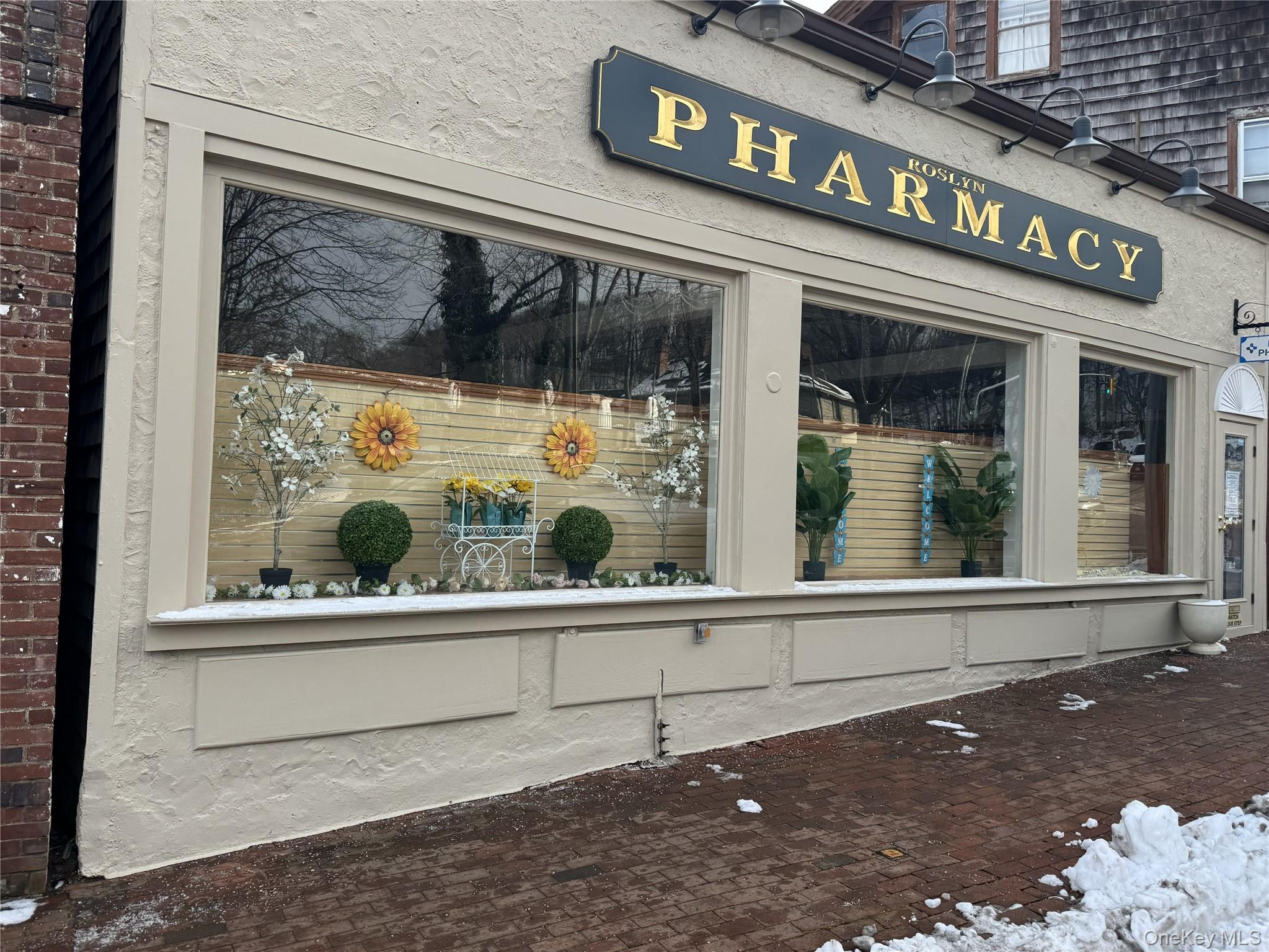 #1 photo, 1314 Old Northern Boulevard, Roslyn , NY 11576