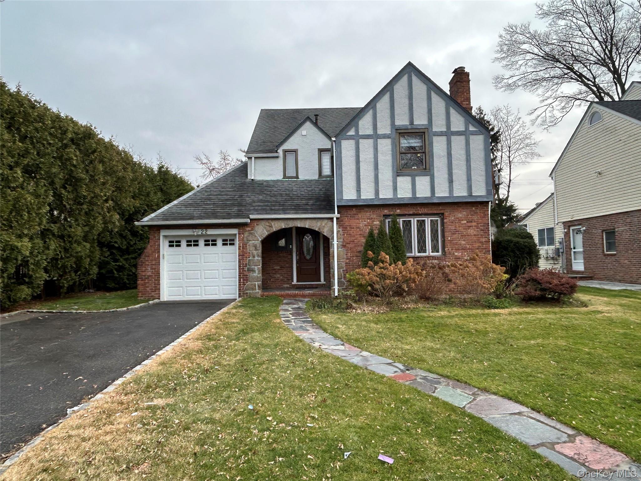 #1 photo, 22 Andover Lane, Manhasset , NY 11030