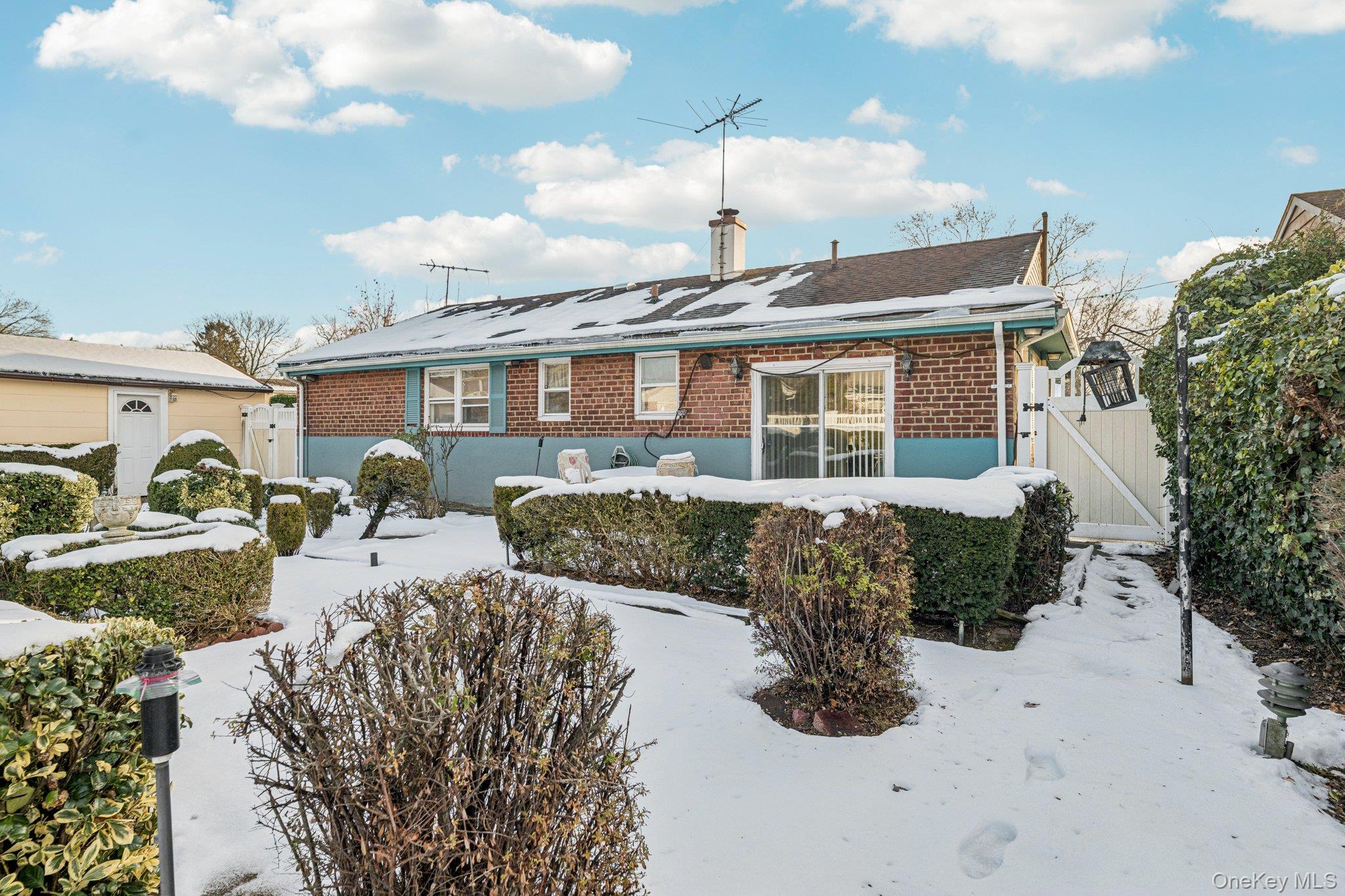 #4 photo, 189 Surrey, Lynbrook , NY 11563