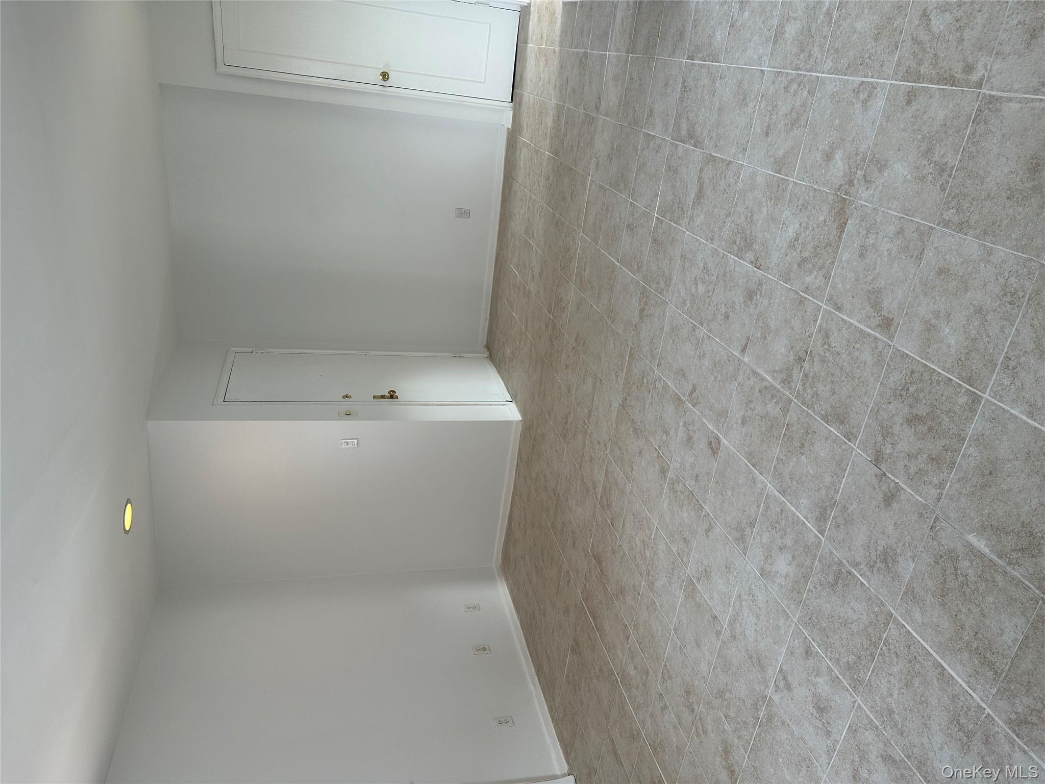 #2 photo, 268-08 82nd Avenue, קווינס Floral Park , NY 11040