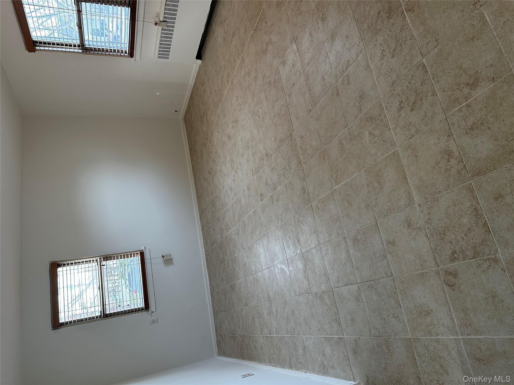 #3 photo, 268-08 82nd Avenue, קווינס Floral Park , NY 11040