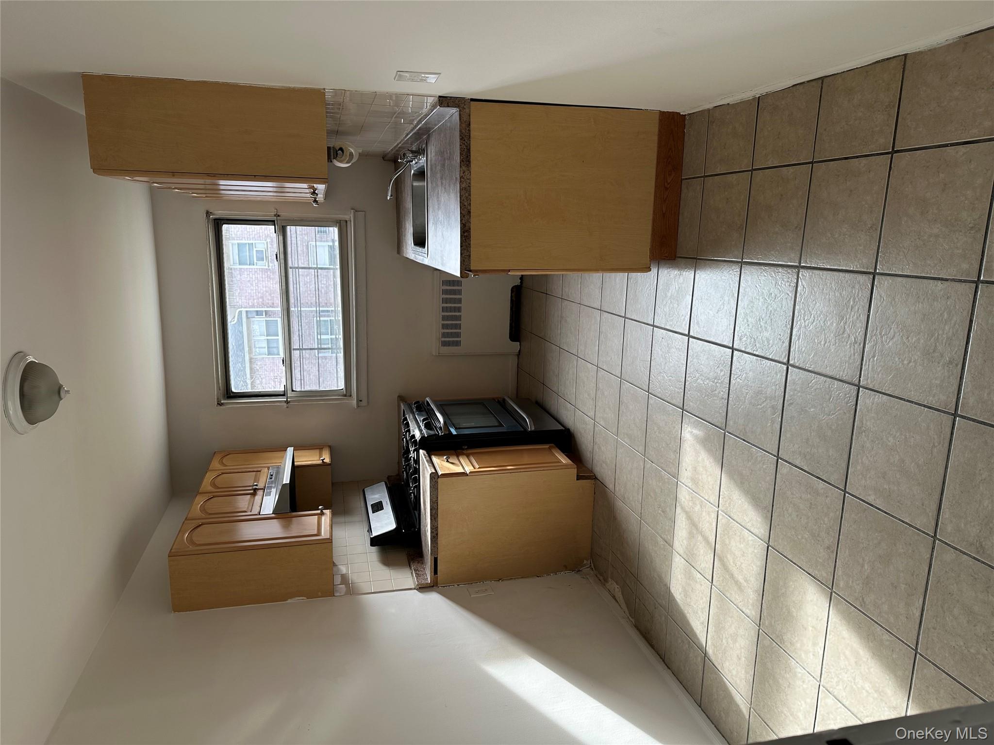 #8 photo, 268-08 82nd Avenue, קווינס Floral Park , NY 11040