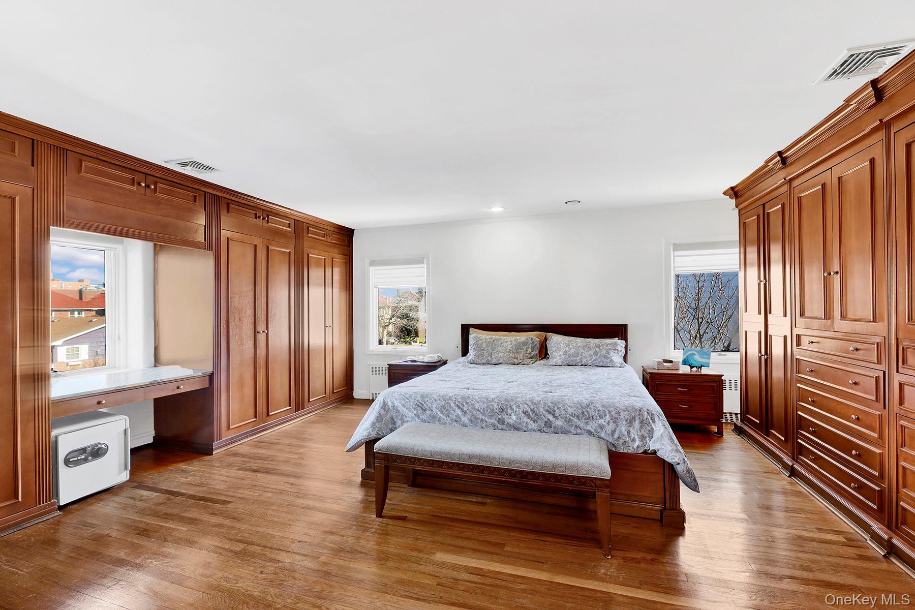 #19 photo, 166 W Olive Street, নাসাউ কাউন্টি Long Beach , NY 11561