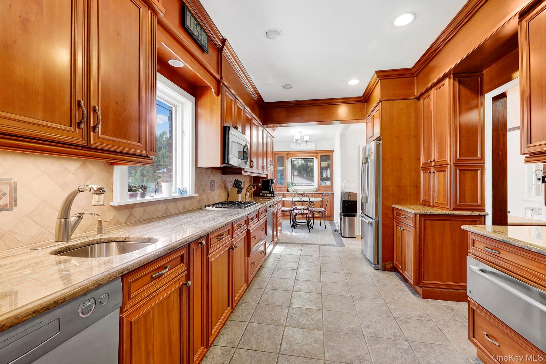 #3 photo, 166 W Olive Street, নাসাউ কাউন্টি Long Beach , NY 11561