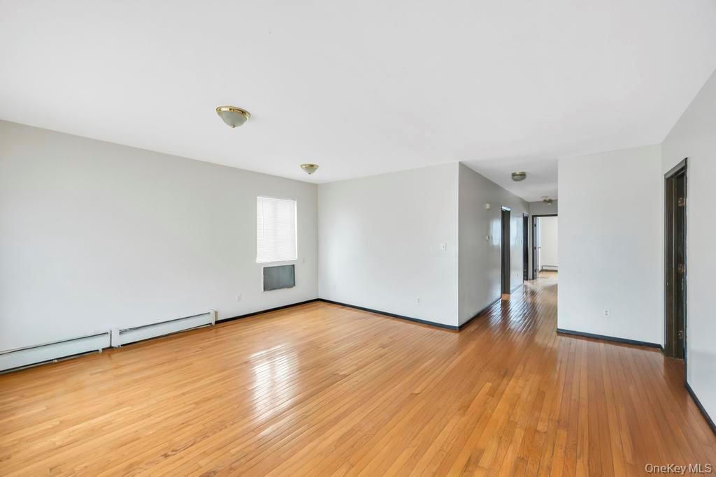 #13 photo, 143-06 243rd Street, קווינס Rosedale , NY 11422