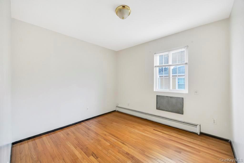 #16 photo, 143-06 243rd Street, קווינס Rosedale , NY 11422