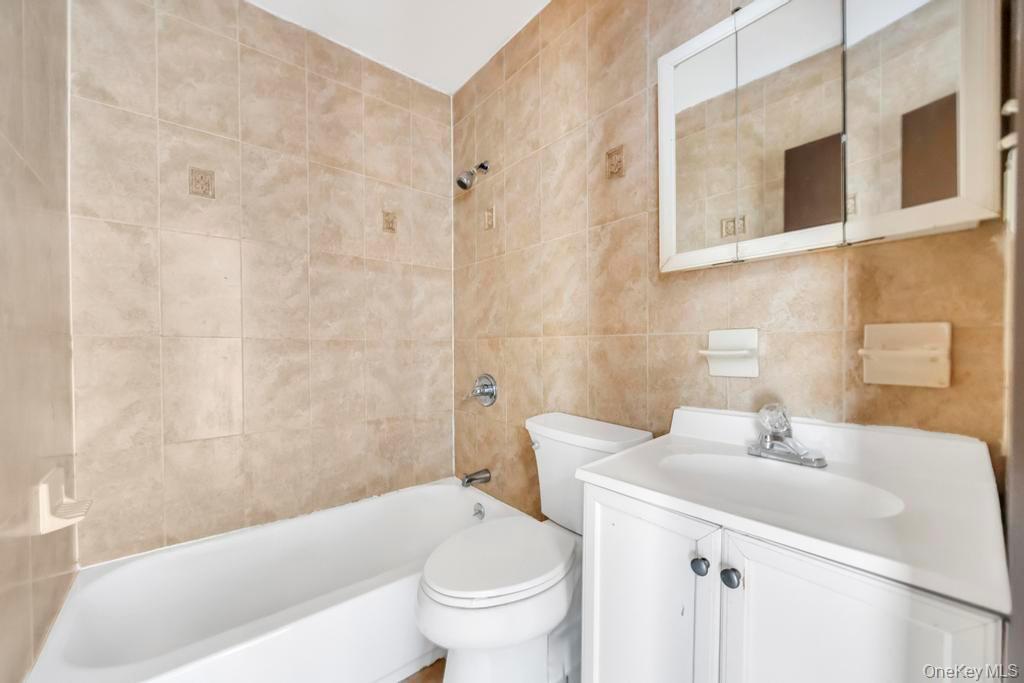 #18 photo, 143-06 243rd Street, קווינס Rosedale , NY 11422