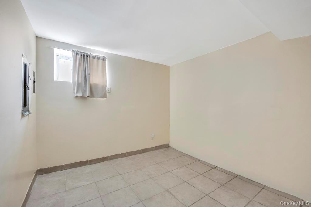 #20 photo, 143-06 243rd Street, קווינס Rosedale , NY 11422