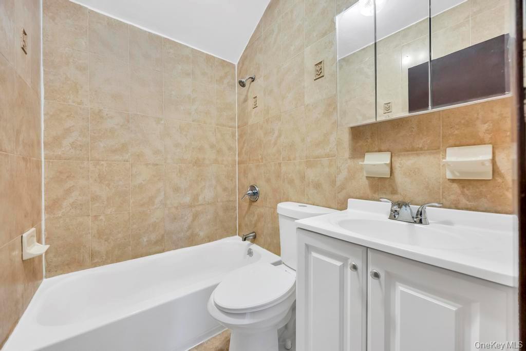 #8 photo, 143-06 243rd Street, קווינס Rosedale , NY 11422