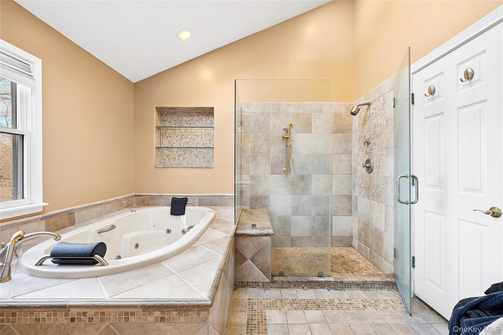 #11 photo, 23 Janet Street, 롱 아일랜드 Port Jefferson Station , NY 11776