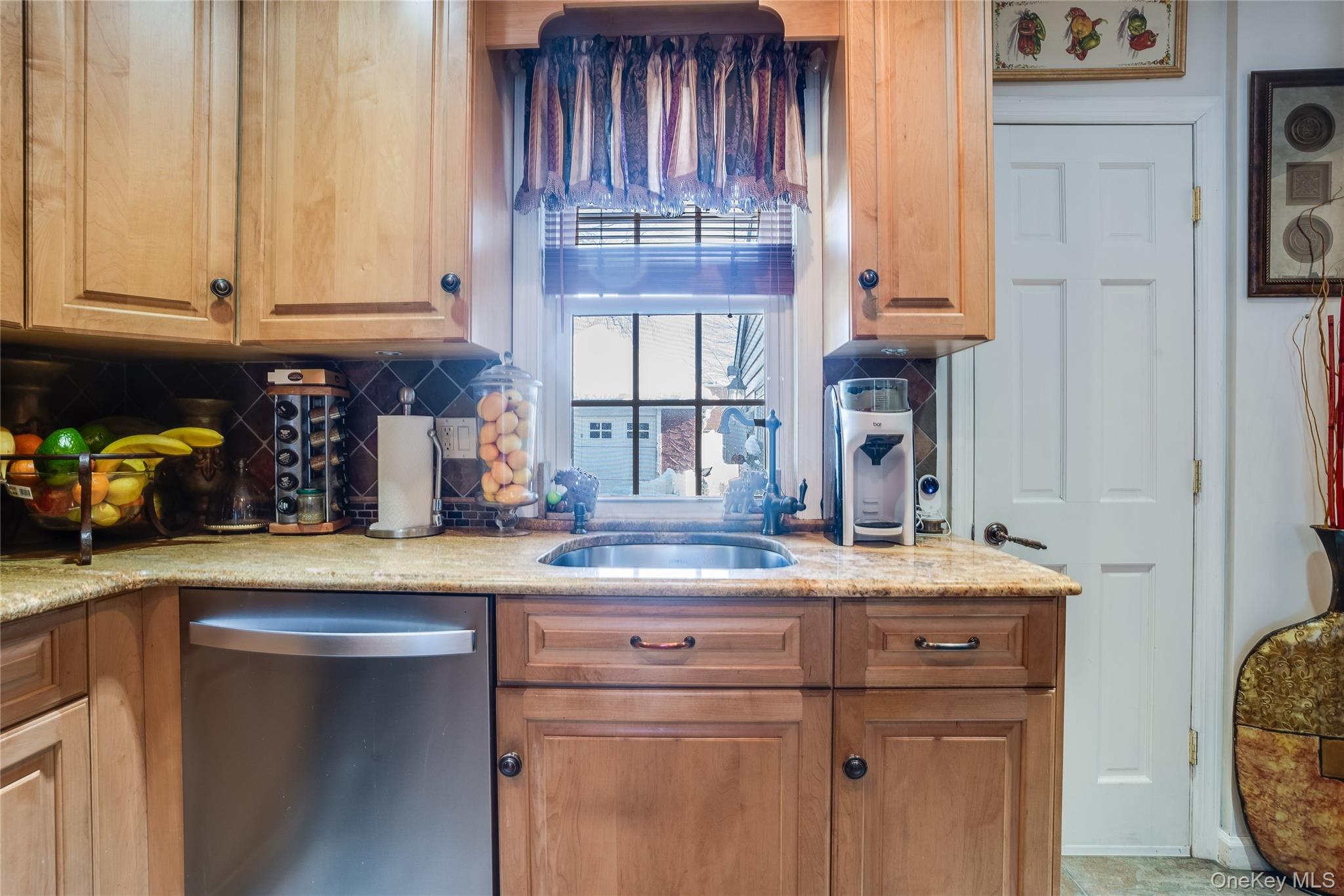 #6 photo, 122 Hamilton Road Road, नासाउ काउंटी Hempstead , NY 11550