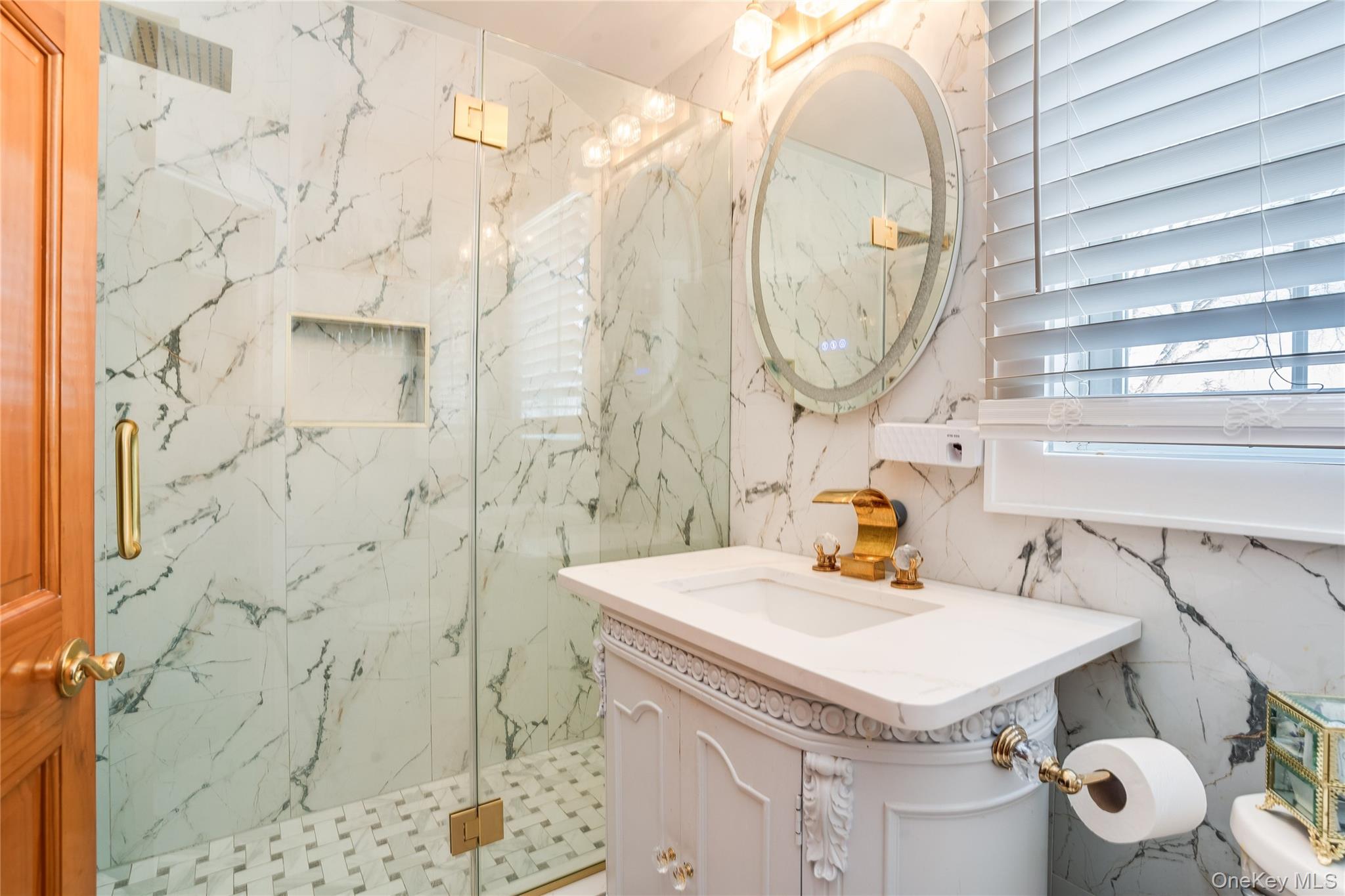 #8 photo, 122 Hamilton Road Road, नासाउ काउंटी Hempstead , NY 11550