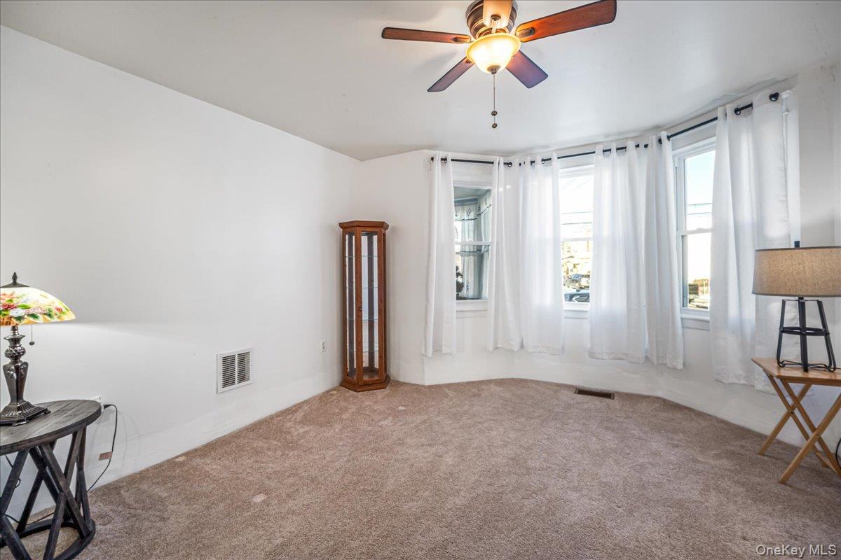 #18 photo, 65-26 Admiral Avenue, كوينز Middle Village , NY 11379