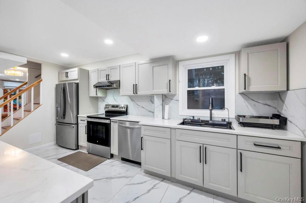 #7 photo, 66 Maplewood Drive, Westbury , NY 11590