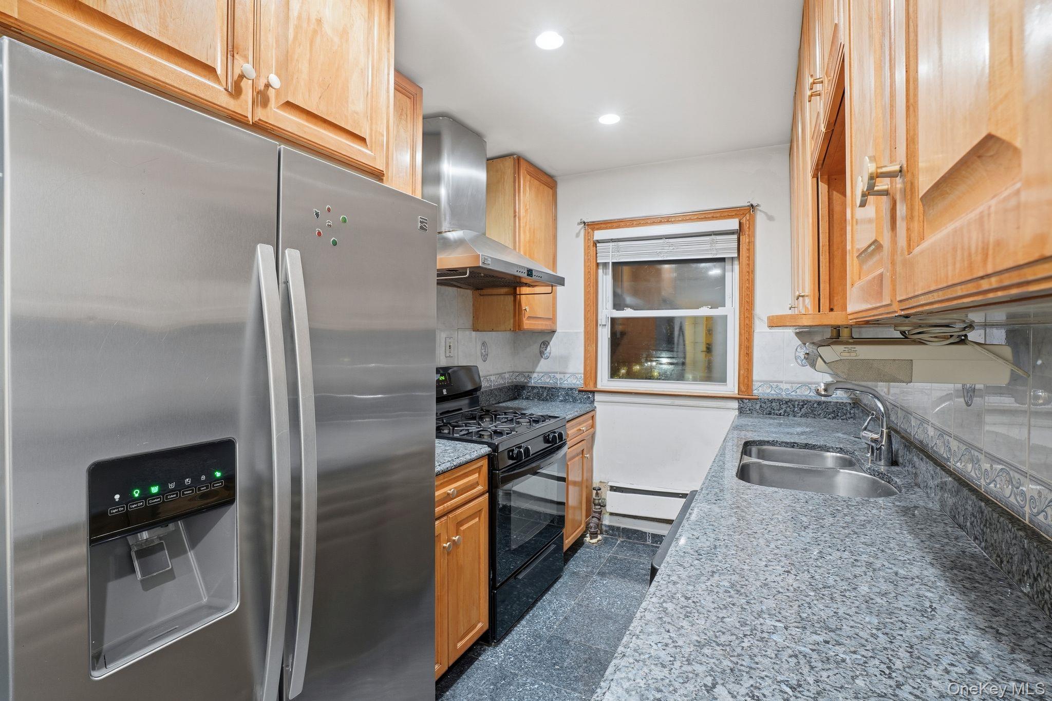 #3 photo, 82-01 251 St., Apt. 2 251 Street, קווינס Bellerose , NY 11426