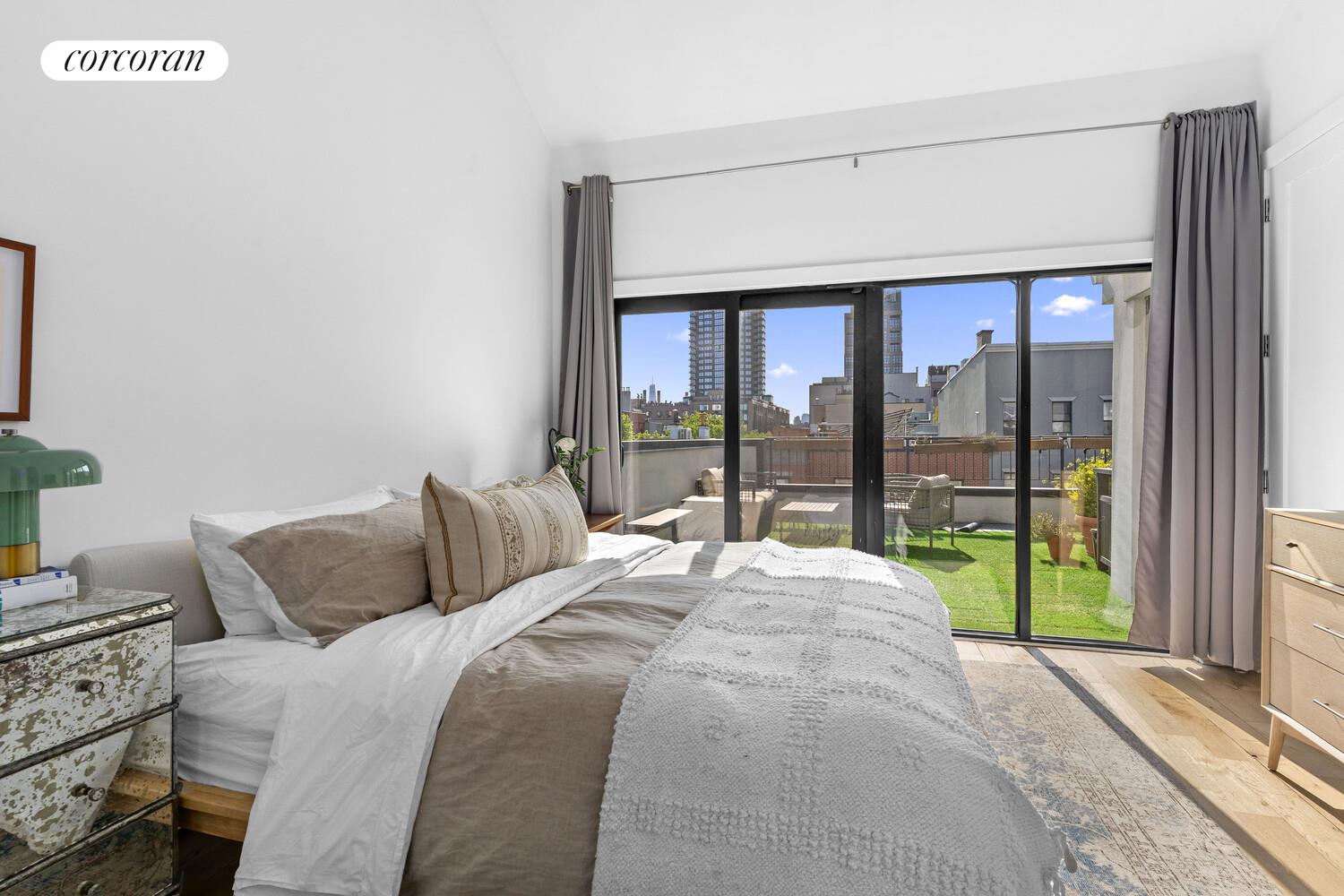 #10 photo, Brooklyn, Greenpoint , NY 11222