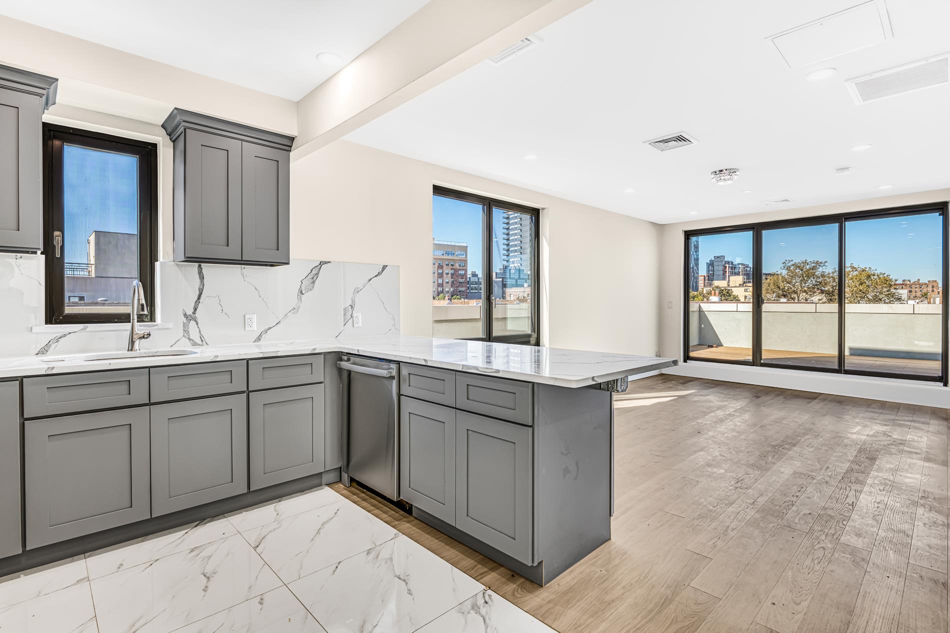 #5 photo, 207 Bay 35th Street, הברונקס Gravesend , NY 11214