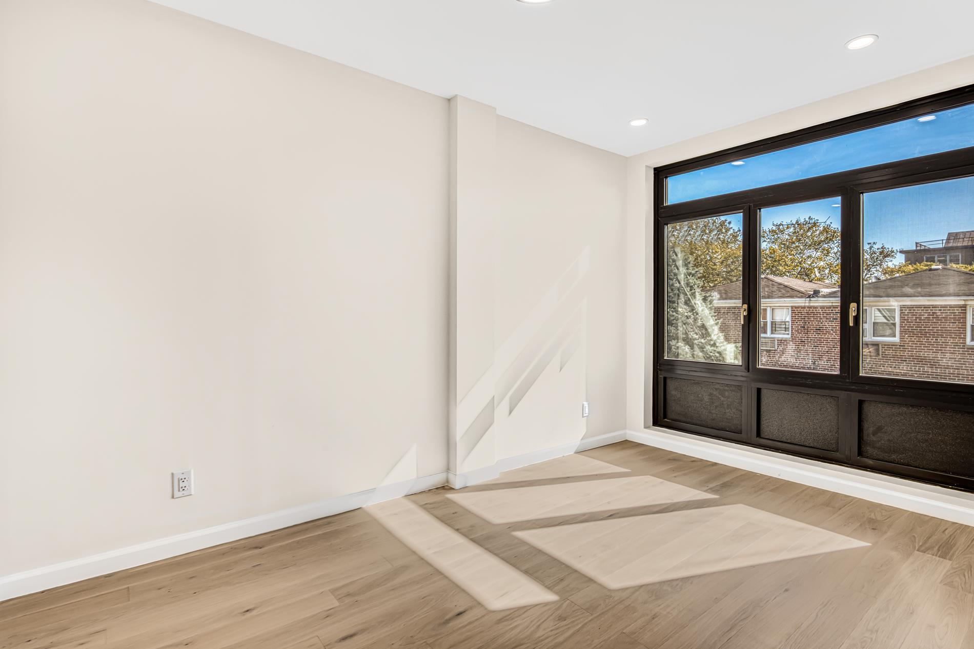 #5 photo, 207 Bay 35th Street, Gravesend , NY 11214