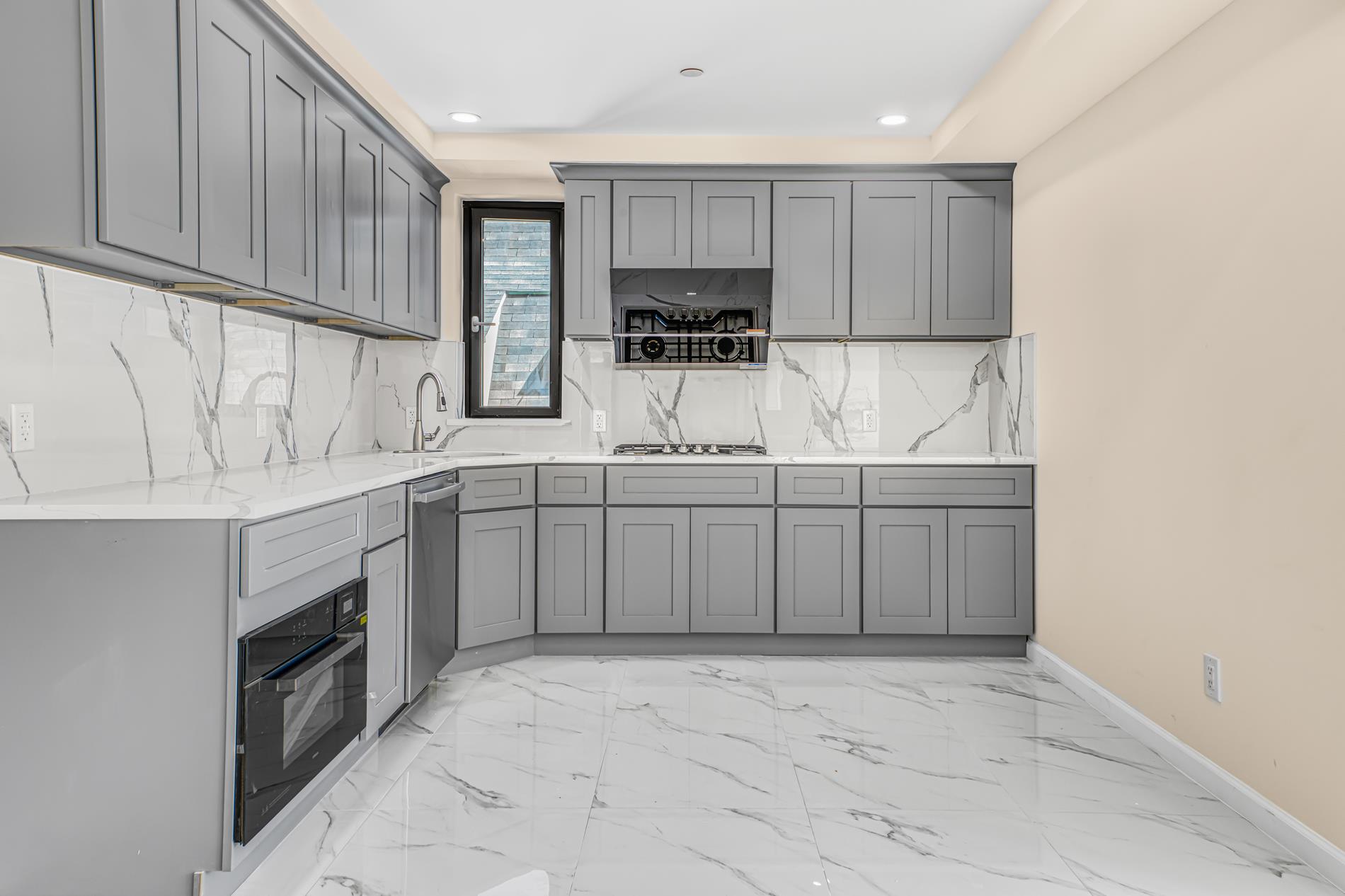 #3 photo, 207 Bay 35th Street, Gravesend , NY 11214