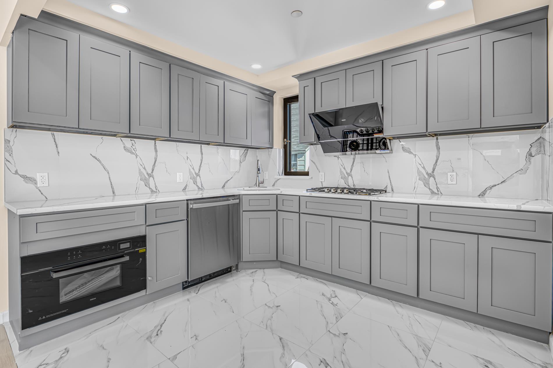 #3 photo, 207 Bay 35th Street, Gravesend , NY 11214