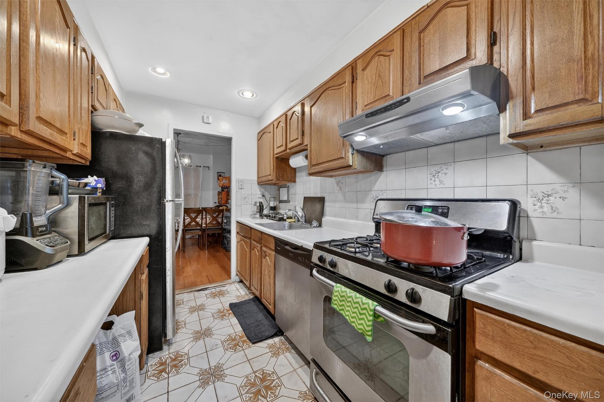 #5 photo, 5 Fordham Hill Oval, Bronx , NY 10468