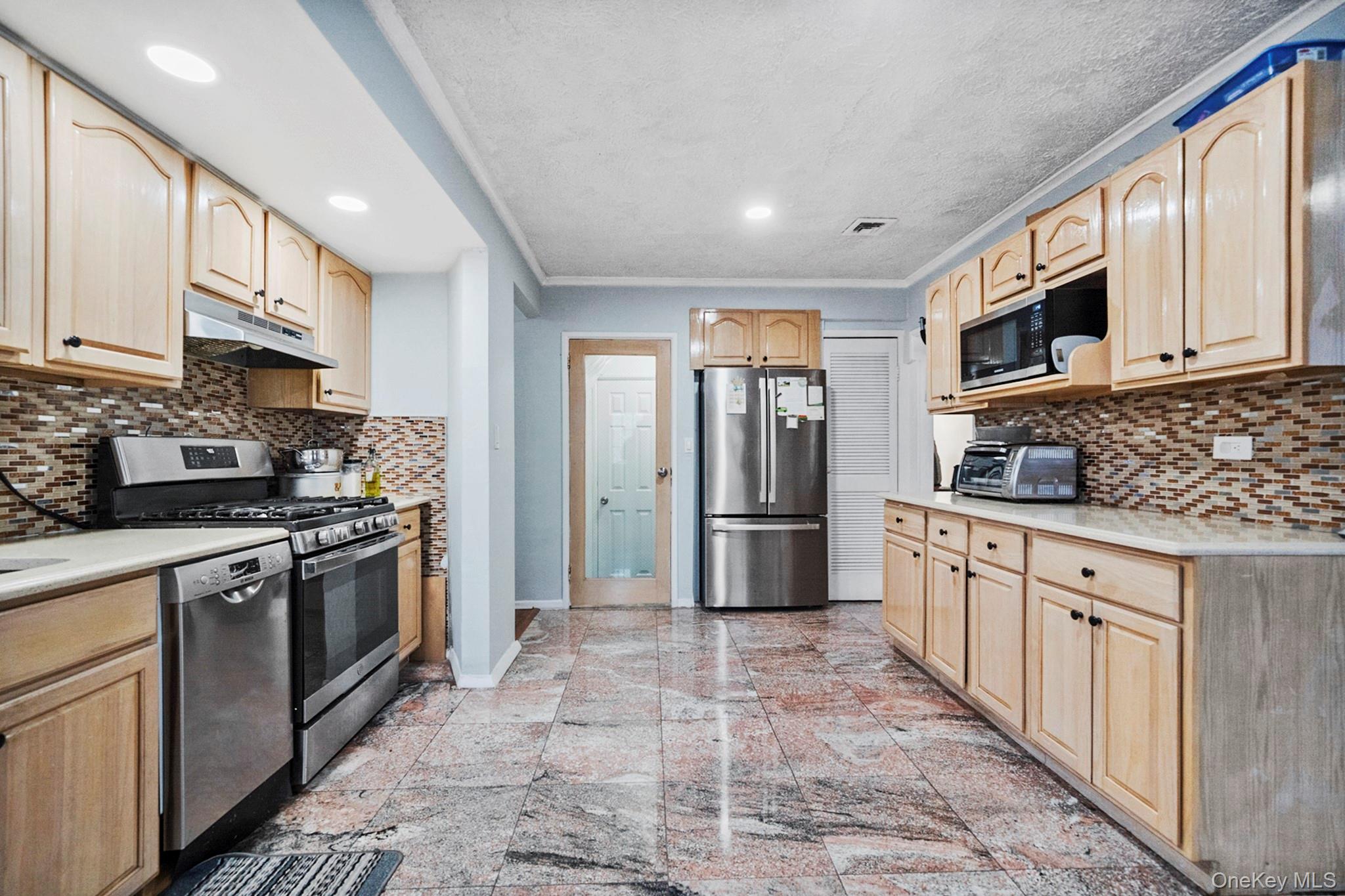 #4 photo, 2431 Deerfield Road, 뉴욕퀸즈 Far Rockaway , NY 11691