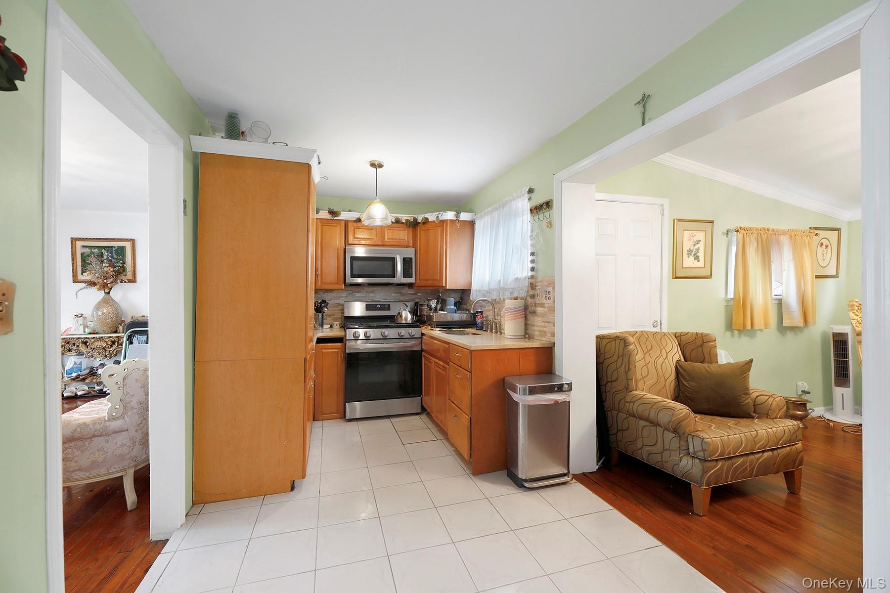 #4 photo, 34 Tamarack Street, Central Islip , NY 11722