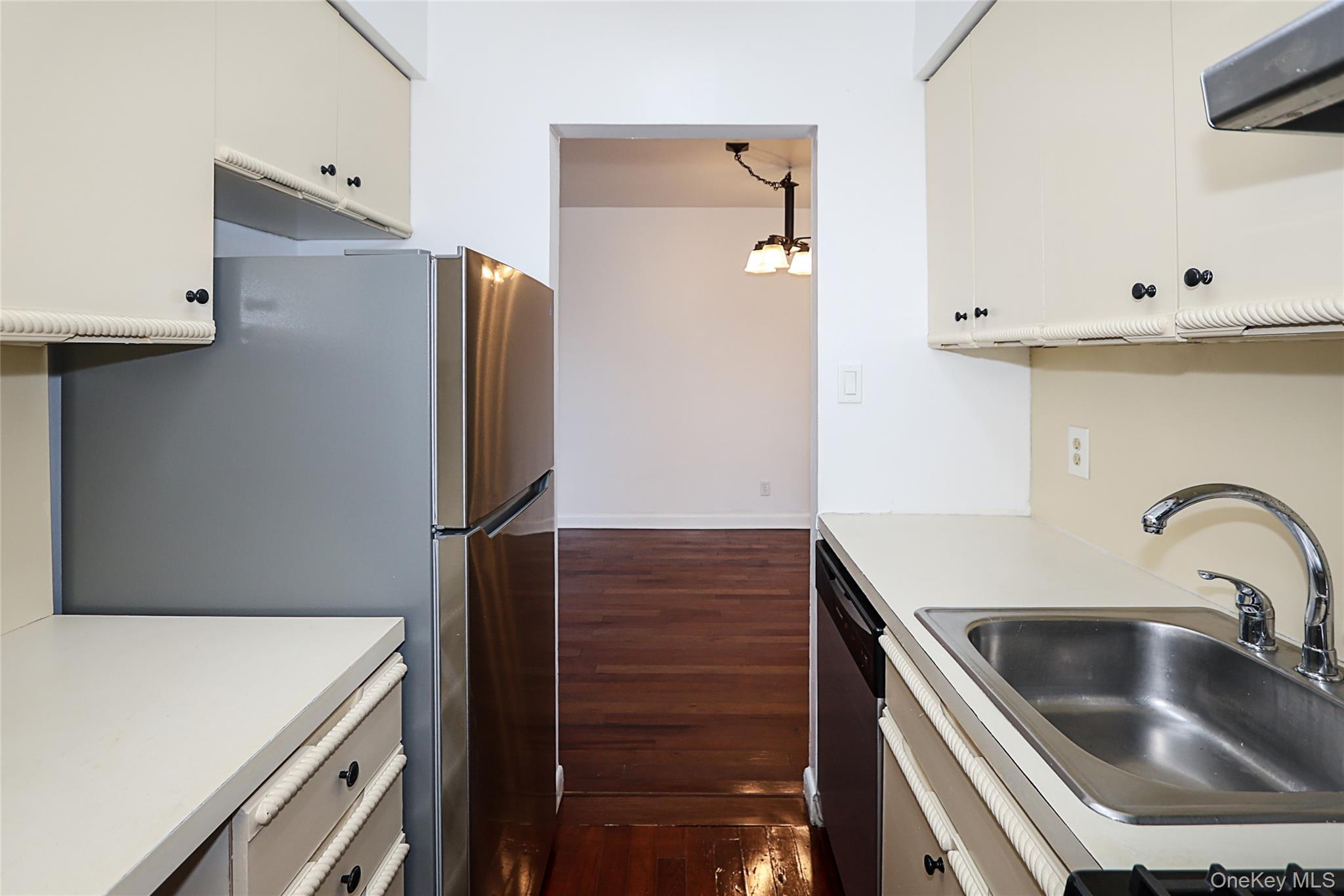 #18 photo, 47-22 215 Place, बेसाइड Bayside , NY 11361