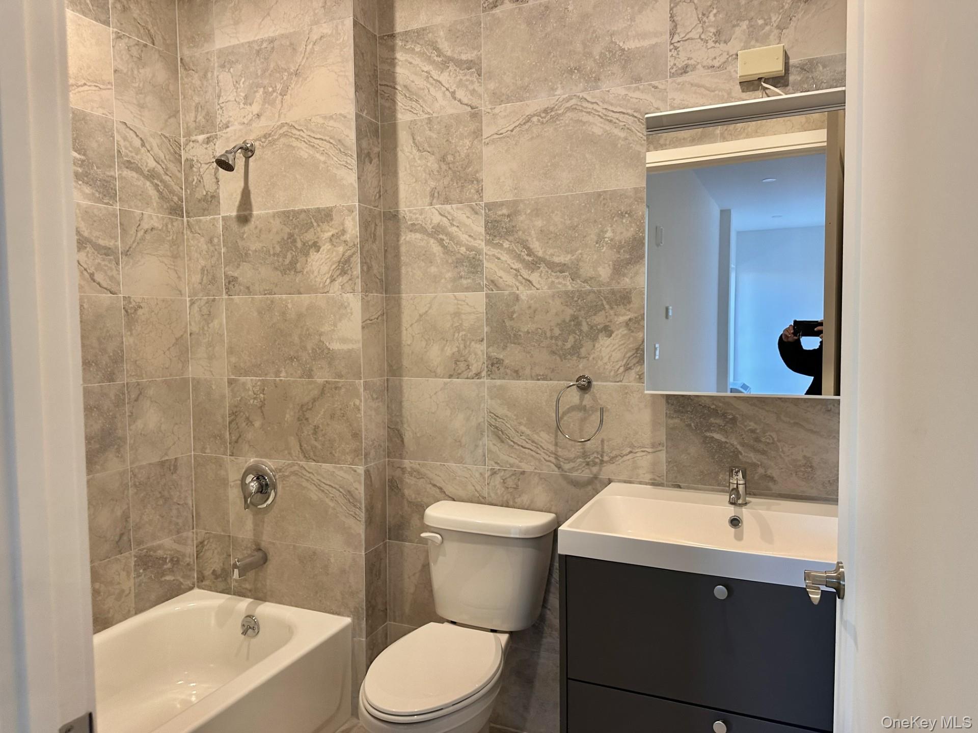 #3 photo, 362 W MERRICK Road, Valley Stream , NY 11580