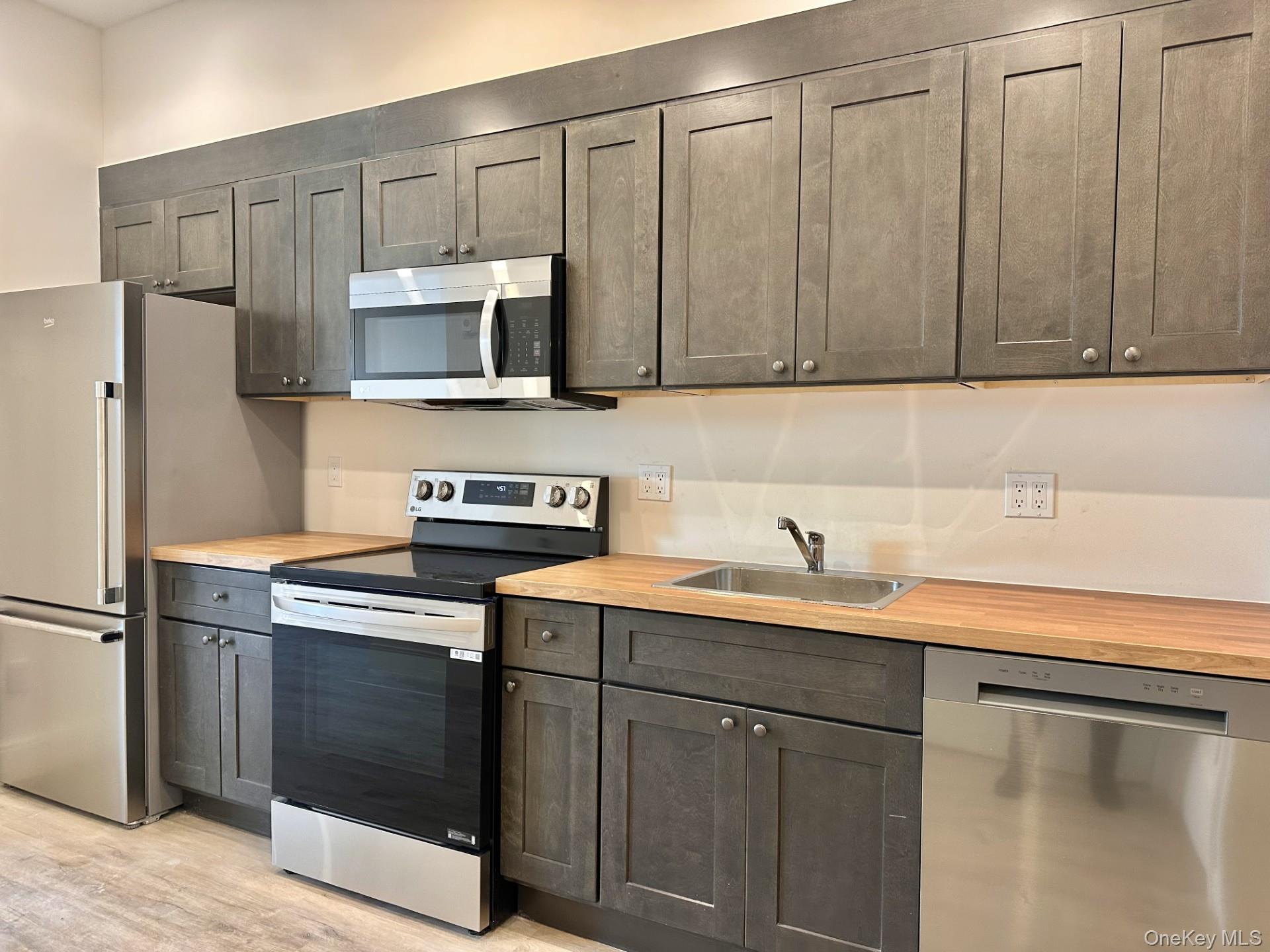 #3 photo, 362 W MERRICK Road, Valley Stream , NY 11580