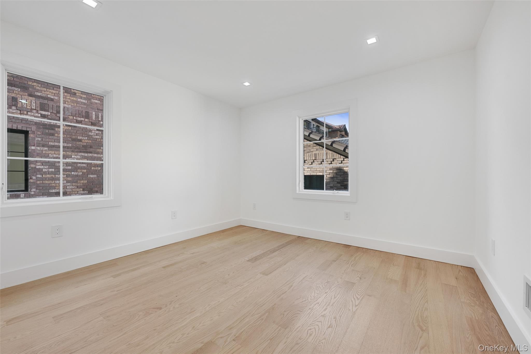 #14 photo, 3824 215th Street, बेसाइड Bayside , NY 11361