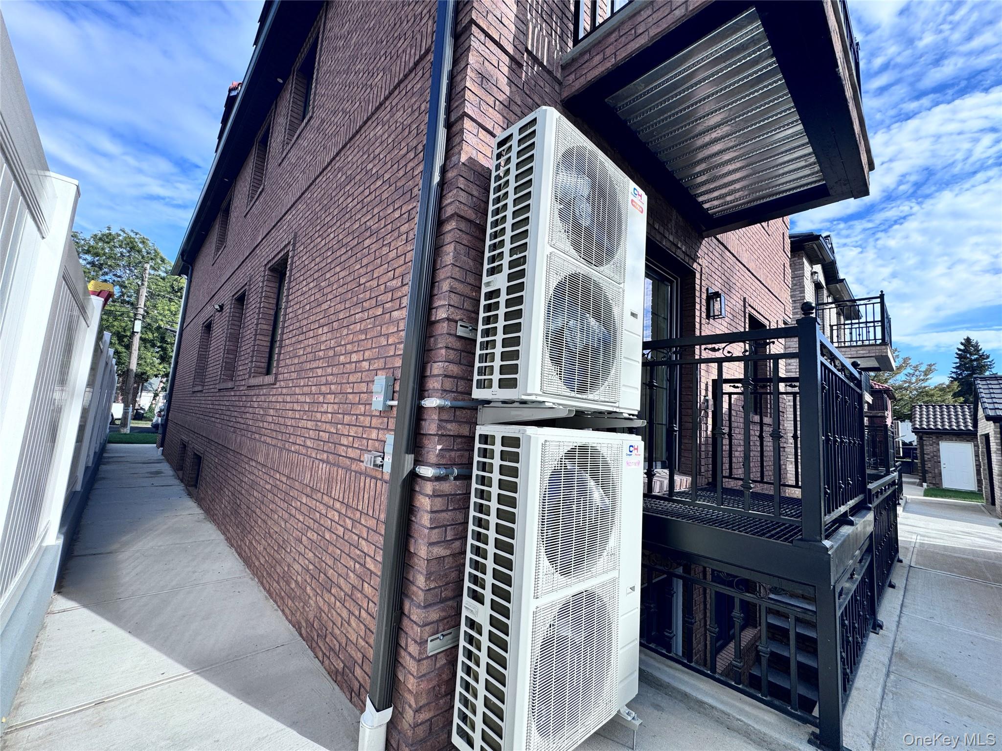 #3 photo, 3824 215th Street, बेसाइड Bayside , NY 11361