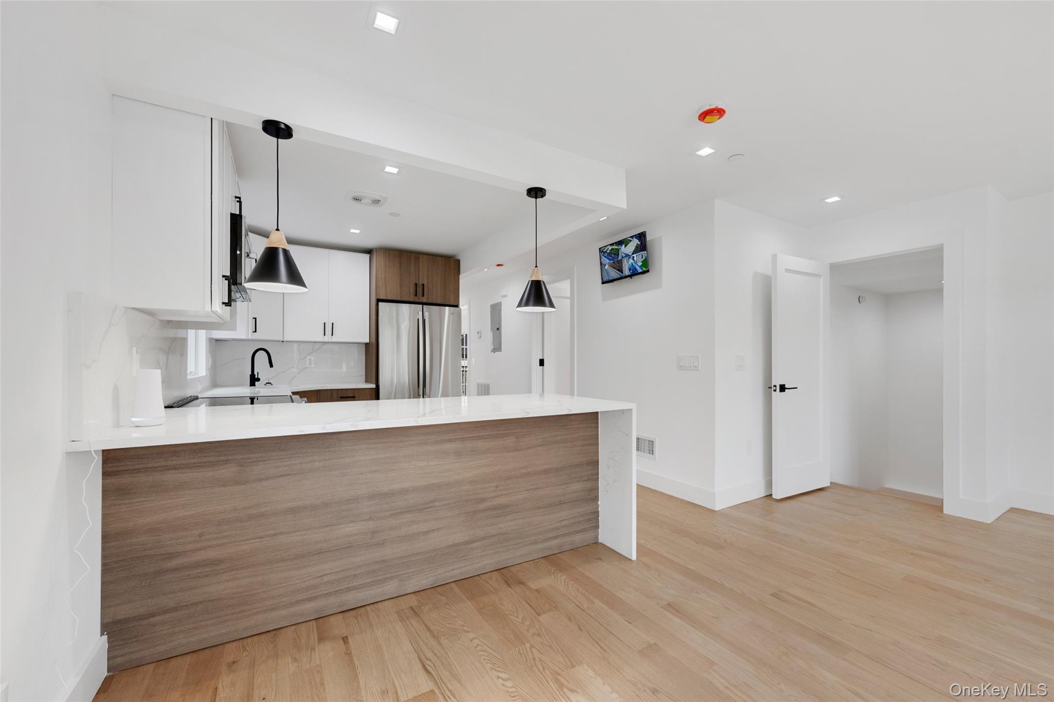 #8 photo, 3824 215th Street, बेसाइड Bayside , NY 11361