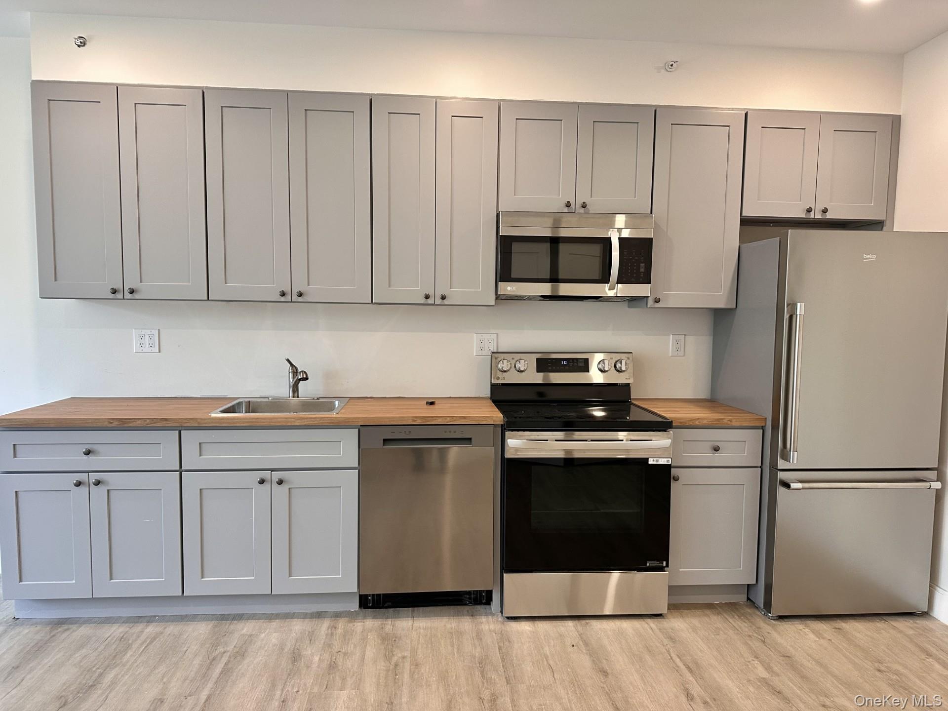 #2 photo, 362 W MERRICK Road, Valley Stream , NY 11580