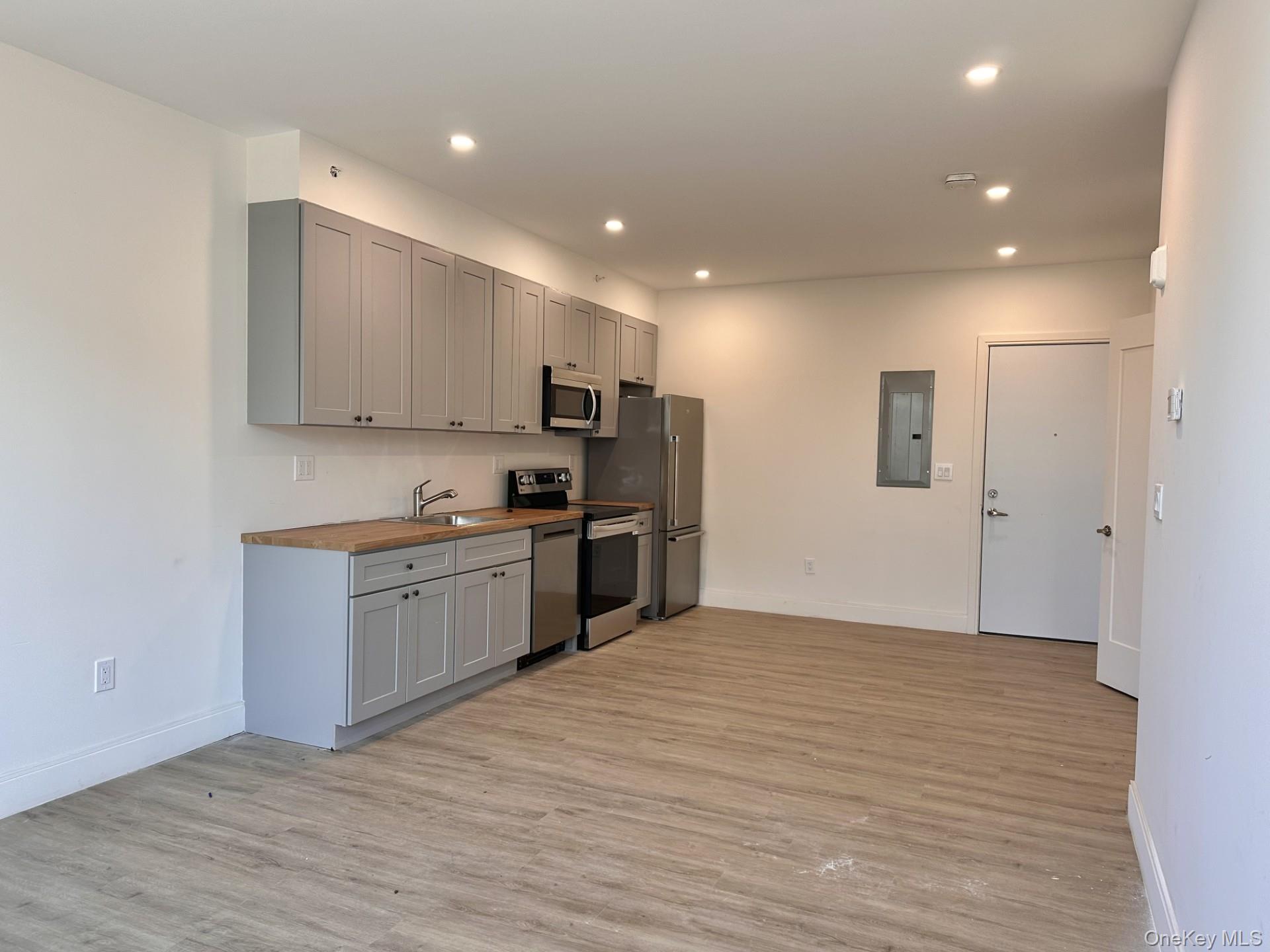 #4 photo, 362 W MERRICK Road, Valley Stream , NY 11580