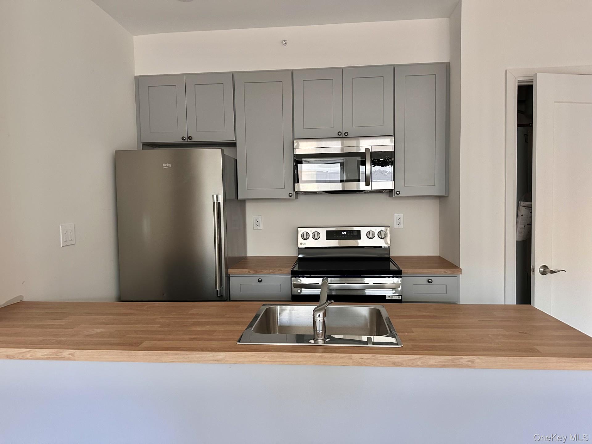 #2 photo, 362 W MERRICK Road, Valley Stream , NY 11580