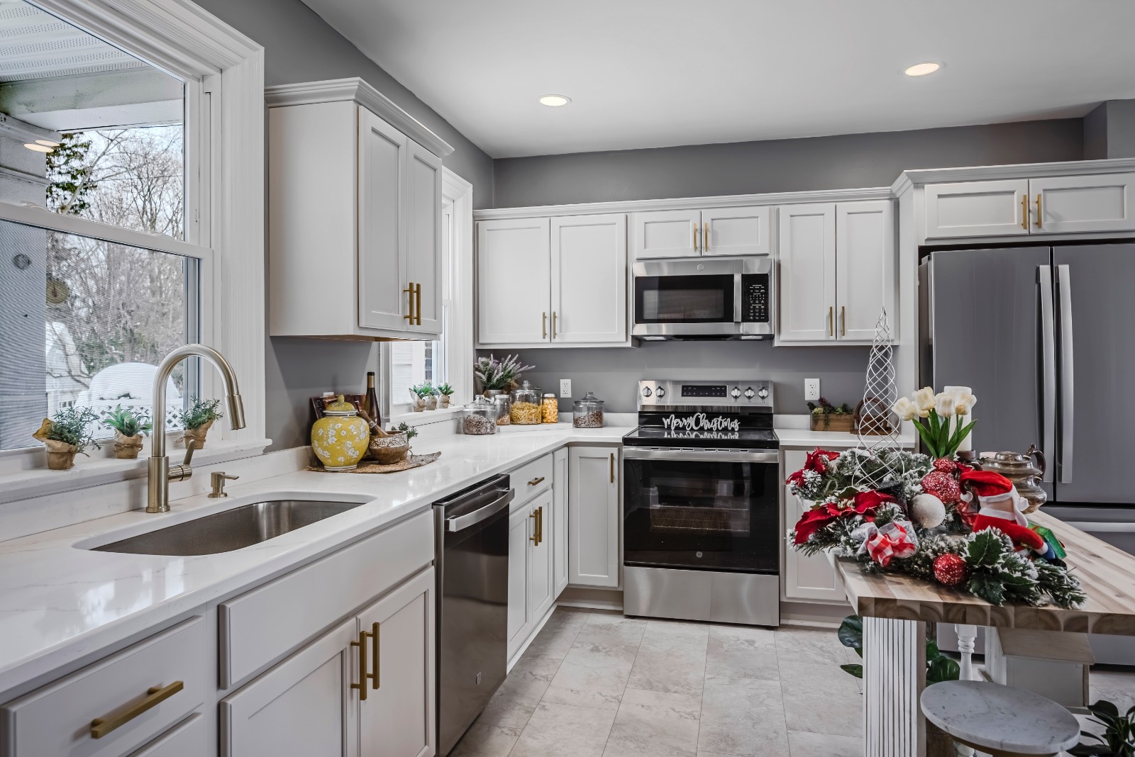 #5 photo, 2210 Douglas Crescent, Utica , NY 13501